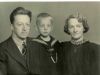 Filename=Helge-Olga_og_Gunnar_Gurihus_ca_1942.jpg
Filesize=18KB
Dimensions=404x305
Date added=Dec 31, 2006 Helge-Olga_og_Gunnar_Gurihus_ca_1942.jpg